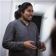 Psicólogo con formación en Psicoterapia Humanista con más de 9 años de experiencia que acompaña de forma virtual y presencial.
